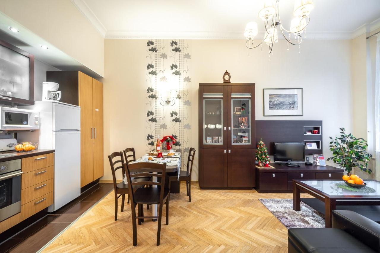 Classic Apartments In Old Town Tallinn Bagian luar foto