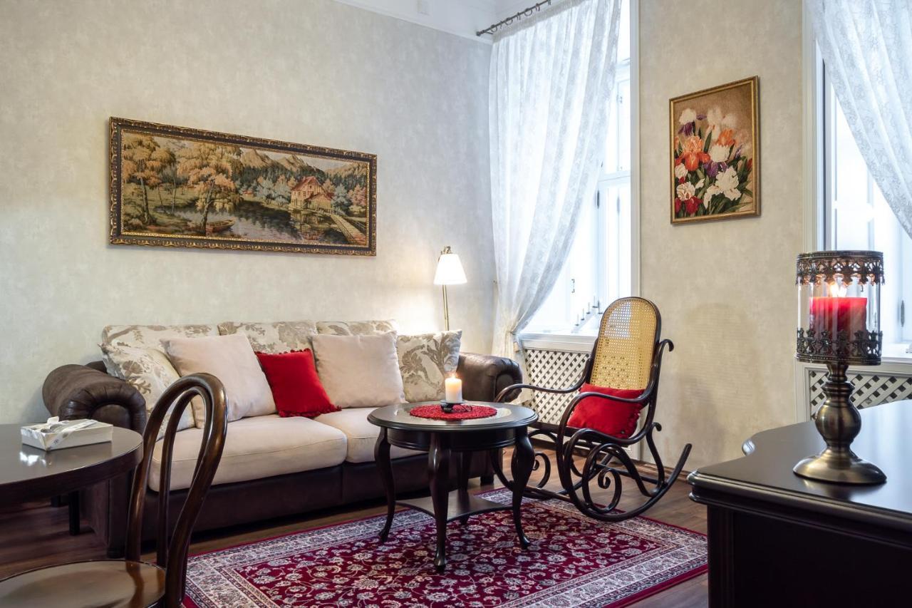 Classic Apartments In Old Town Tallinn Bagian luar foto