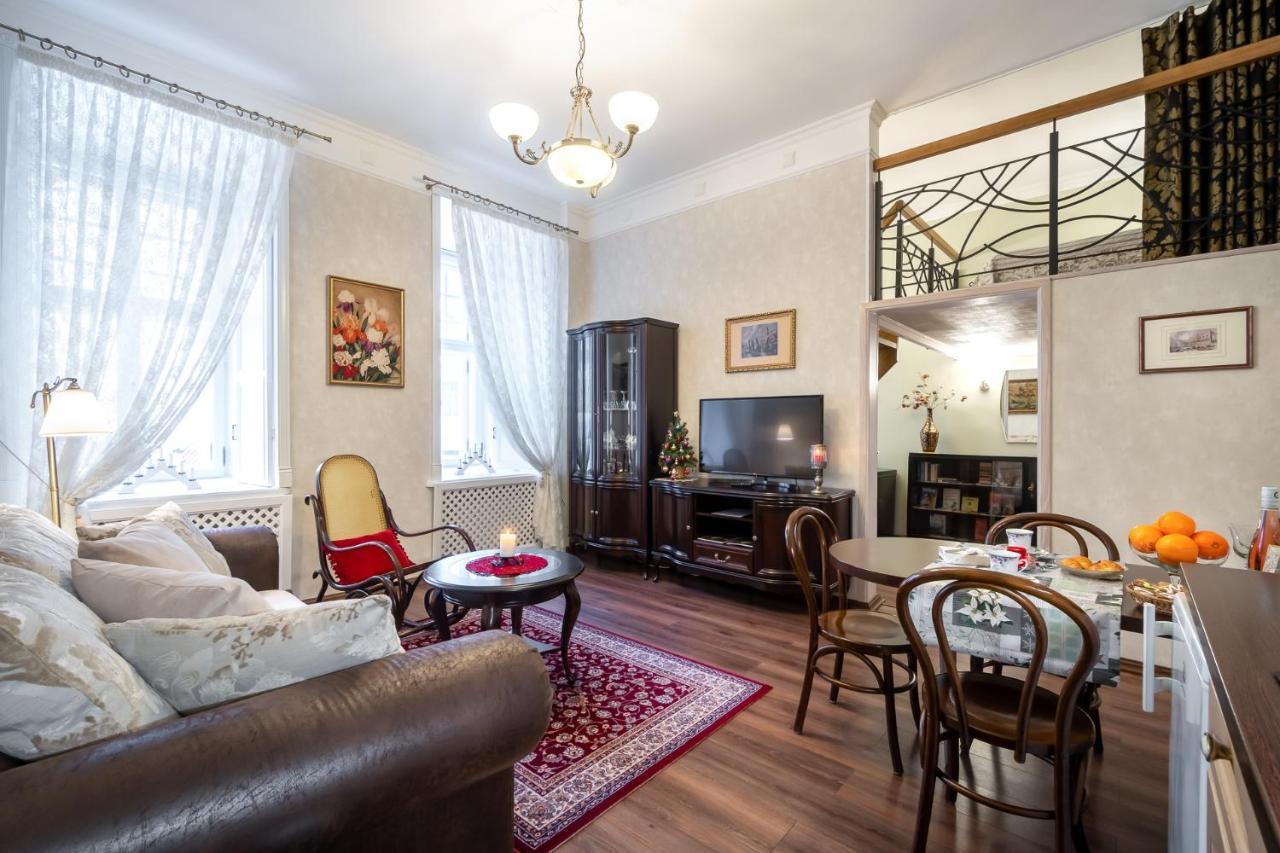 Classic Apartments In Old Town Tallinn Bagian luar foto