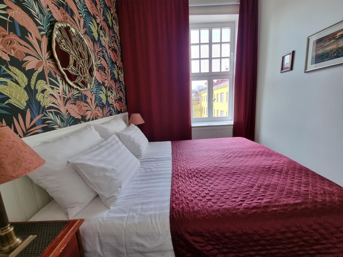 Classic Apartments In Old Town Tallinn Bagian luar foto