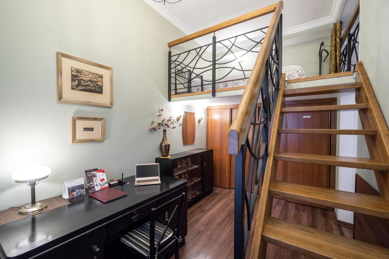 Classic Apartments In Old Town Tallinn Bagian luar foto