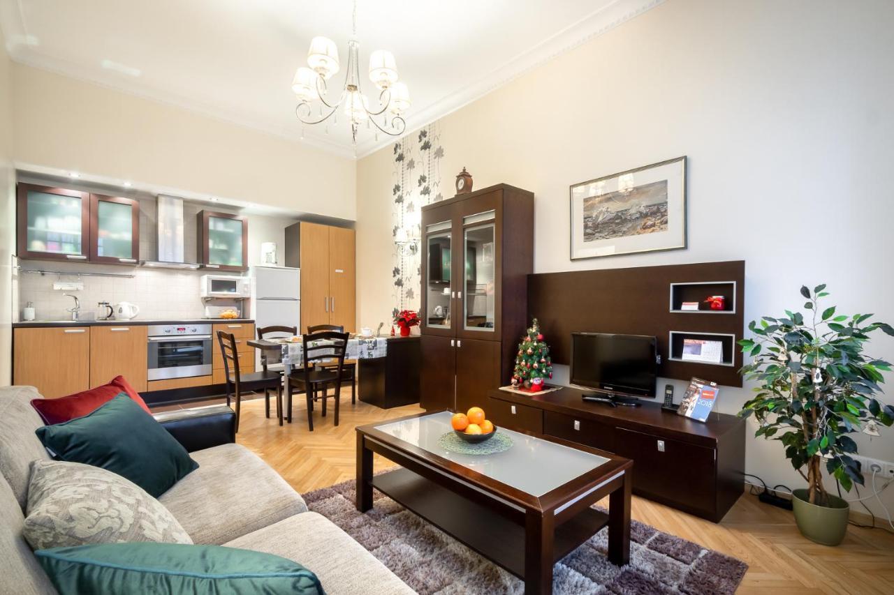 Classic Apartments In Old Town Tallinn Bagian luar foto